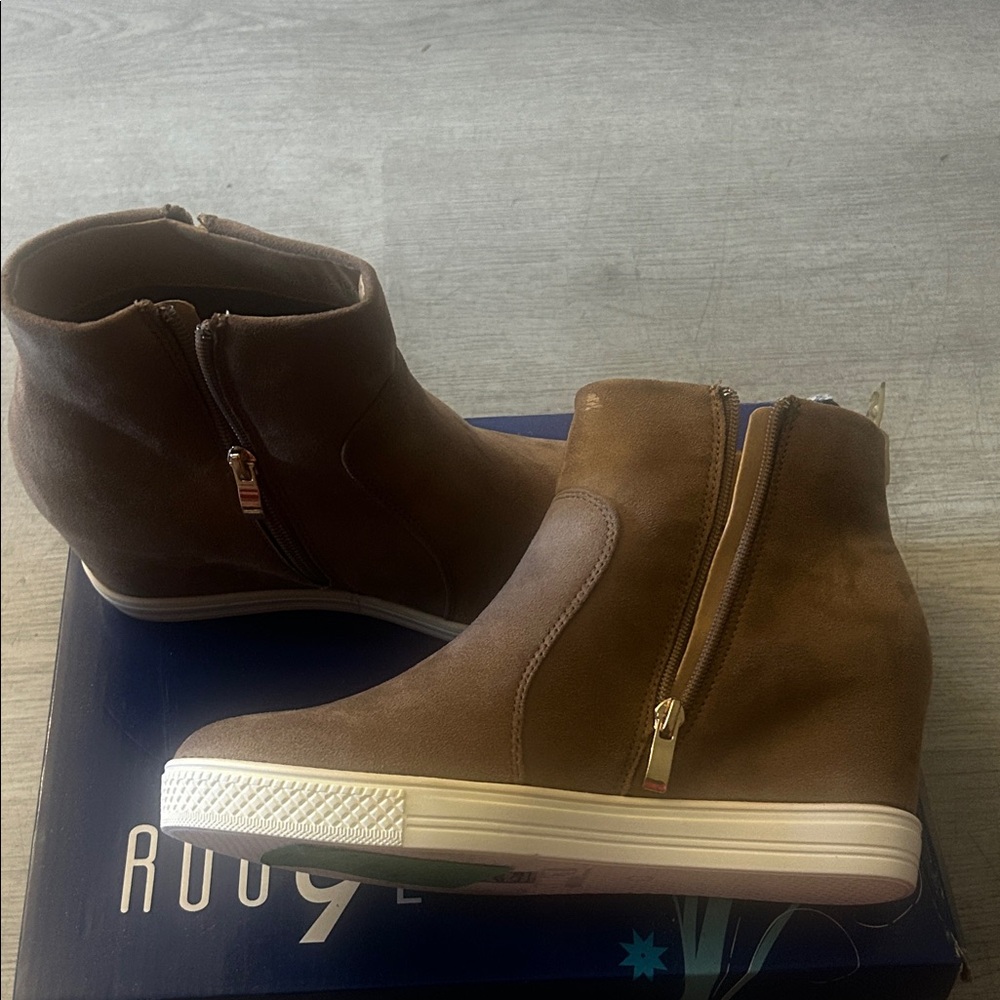 Rouge! Brown Ankle Boots